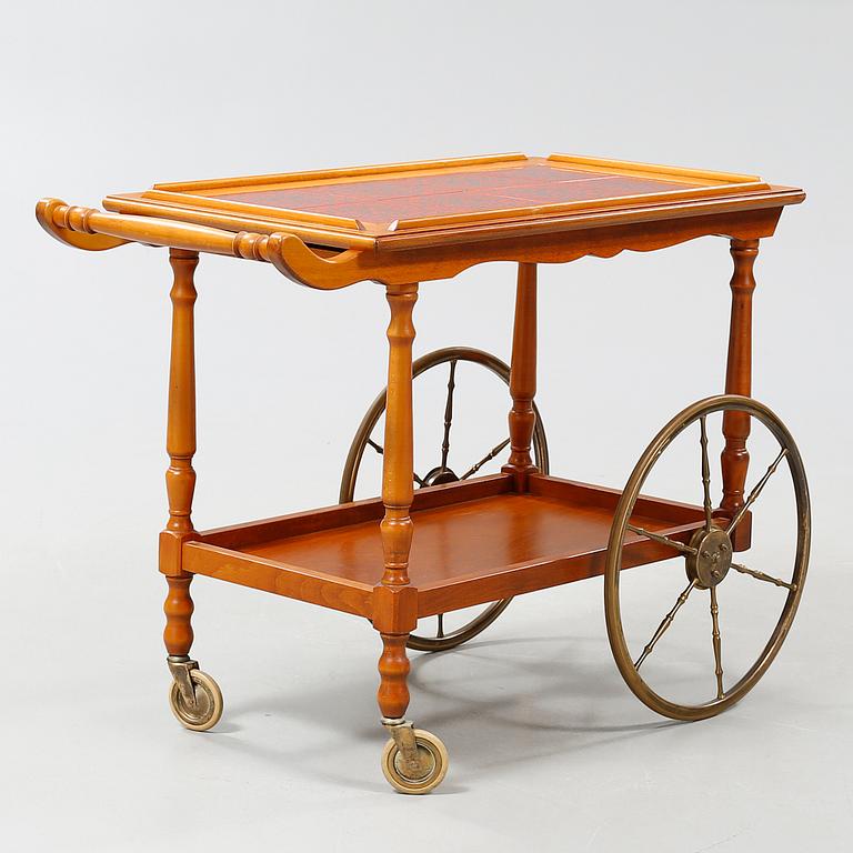 A tea trolley, 1970s.