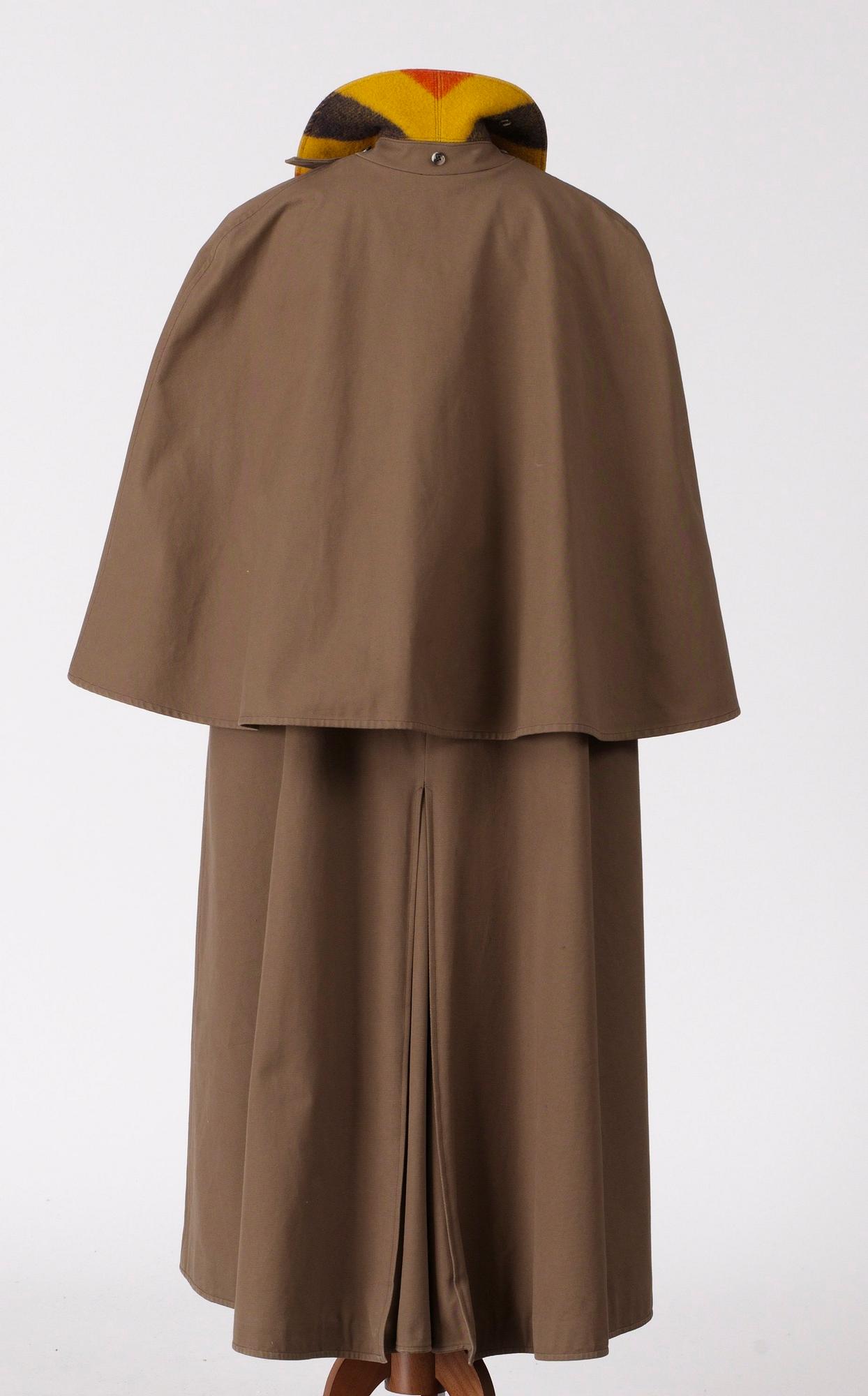 HERRCAPE, Hermès, "Inverness cape".