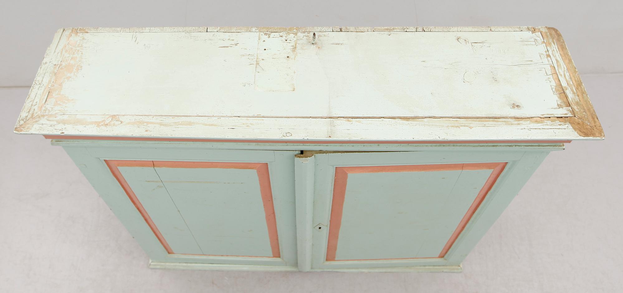 ÖVERSKÅP, allmoge, 1800-talets andra hälft.