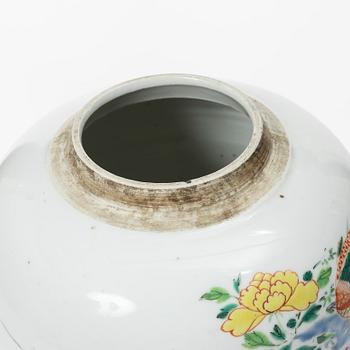 A porcelain pot with wooden cover and stand, China, Qing dynasty, 19th century.
