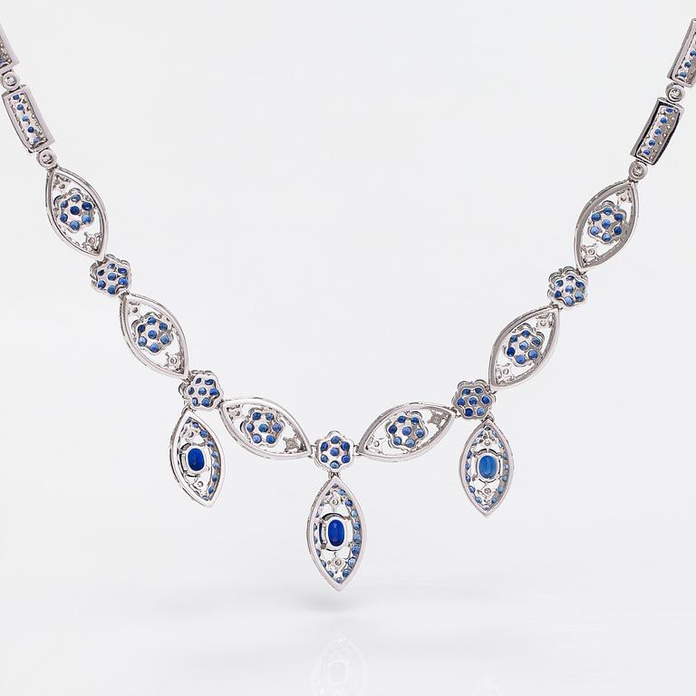 An 18K white gold necklace with diamonds ca. 3.90 ct intotal and sapphires.