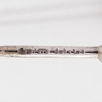 Örhängen, 14K vitguld med briljantslipade diamanter. Medföljande HRD sertifikat.