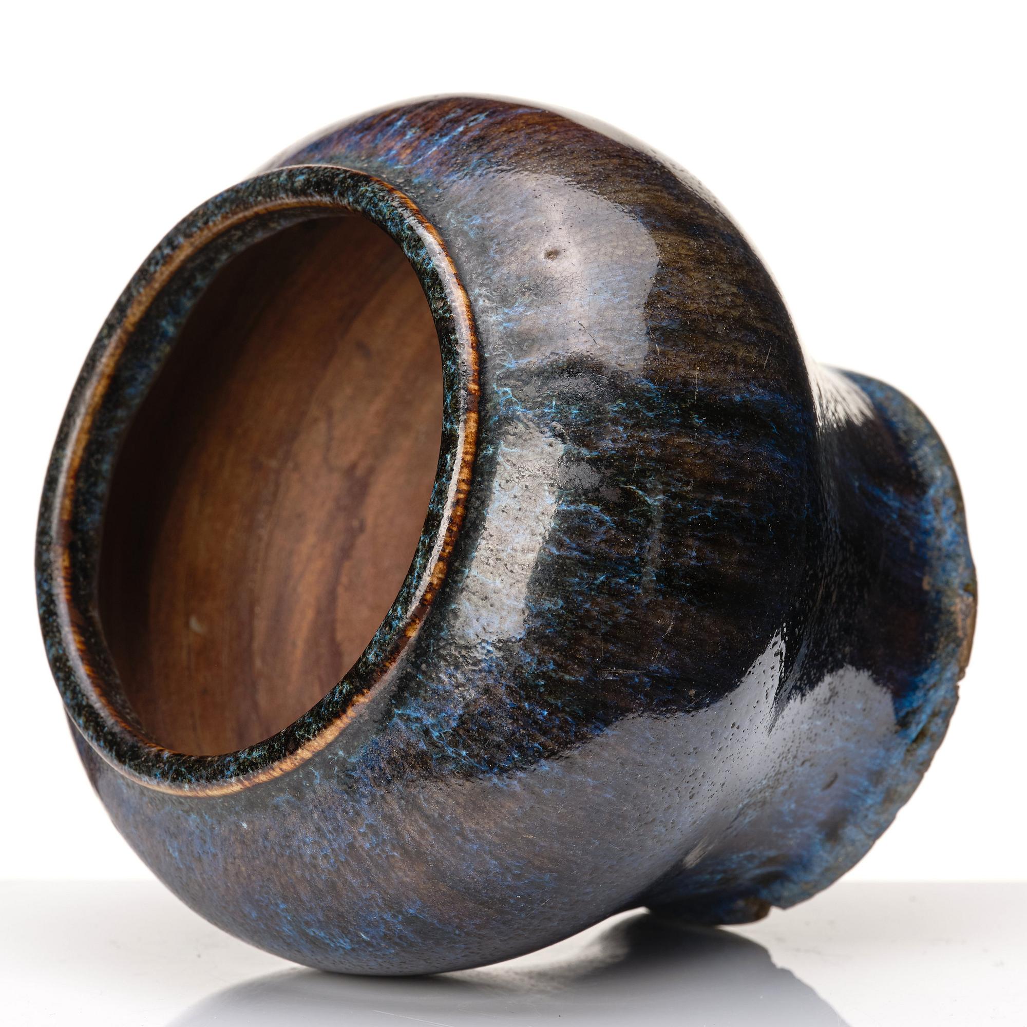 A jun glazed jar, Song/Yuan dynasty.