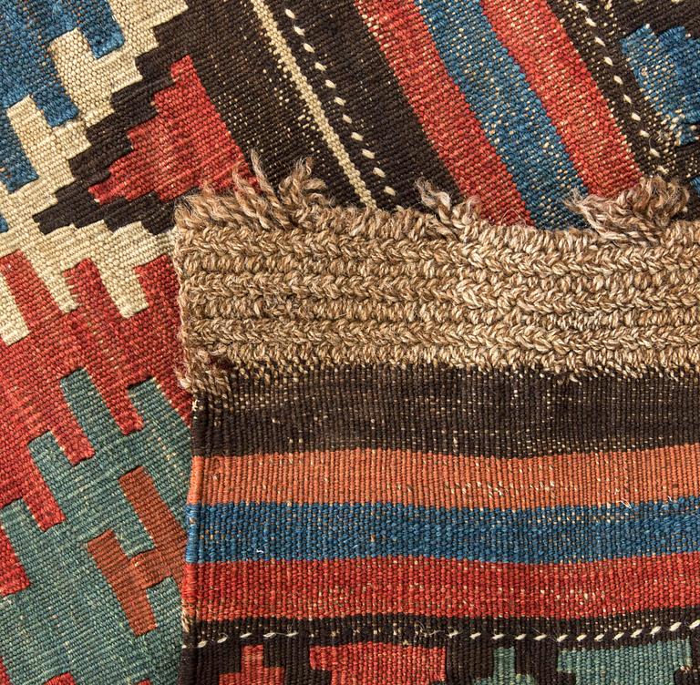 A semiantique Shirvan Kilim ca 312 x 186 cm.