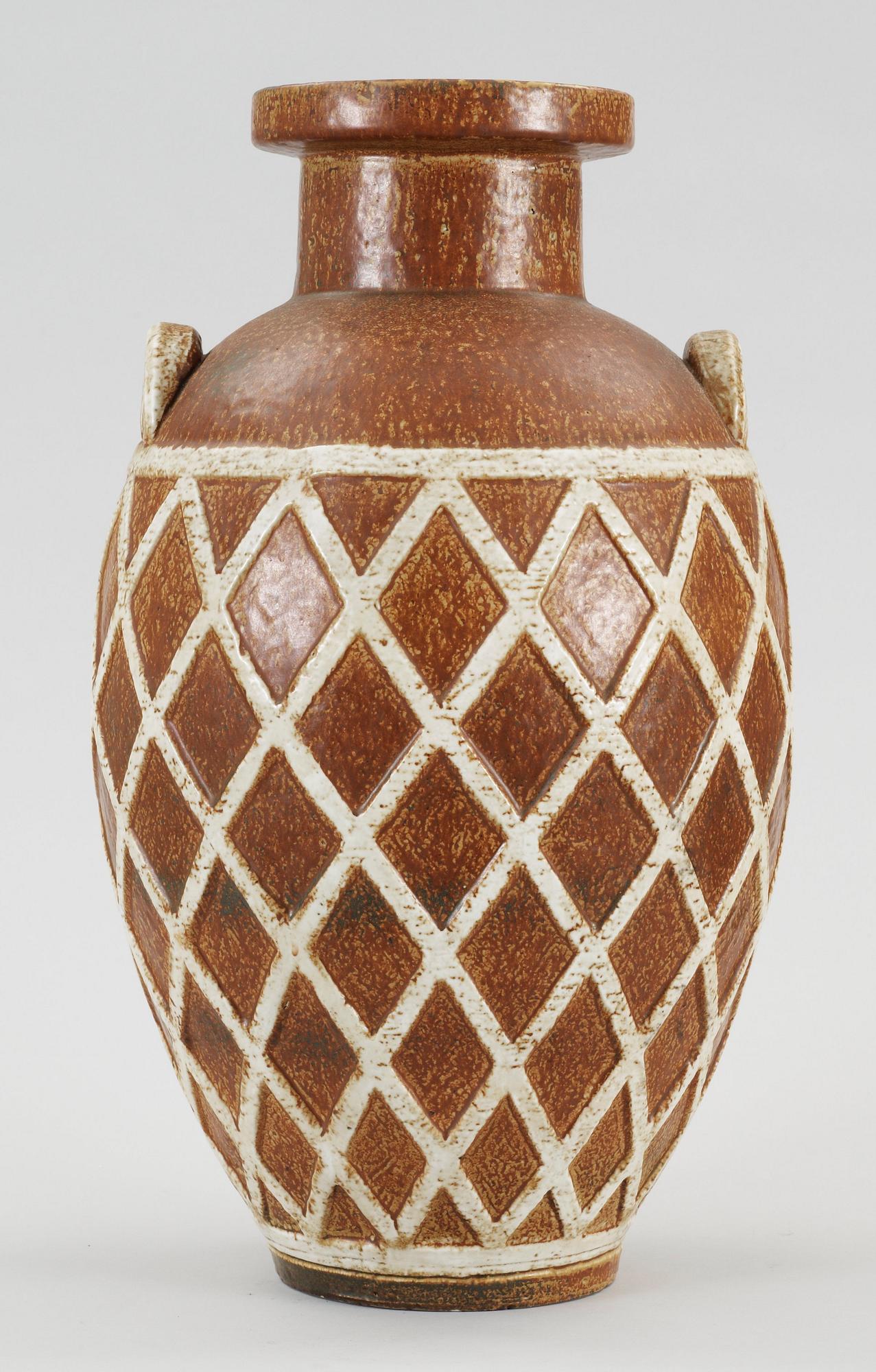 GOLVURNA, chamotterat stengods, Gunnar Nylund, Rörstrand.