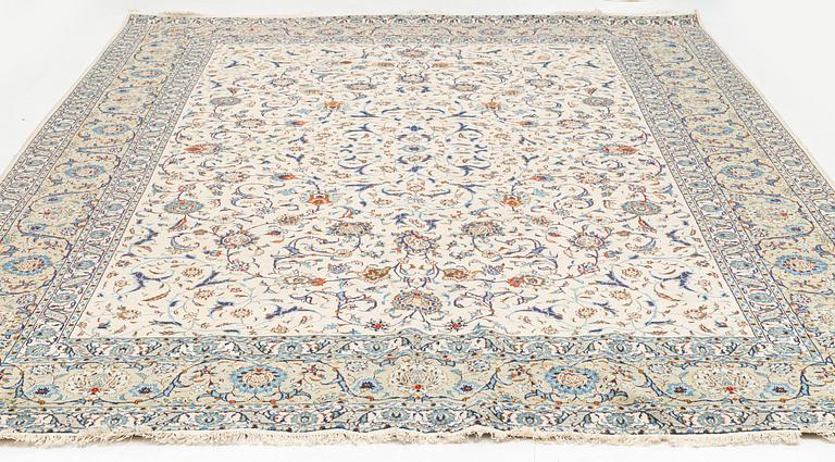 A Keshan carpet, c. 395 x 295 cm.