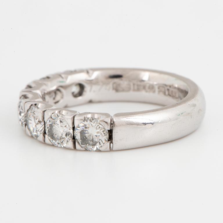 An Engelbert brilliant-cut diamond ring.