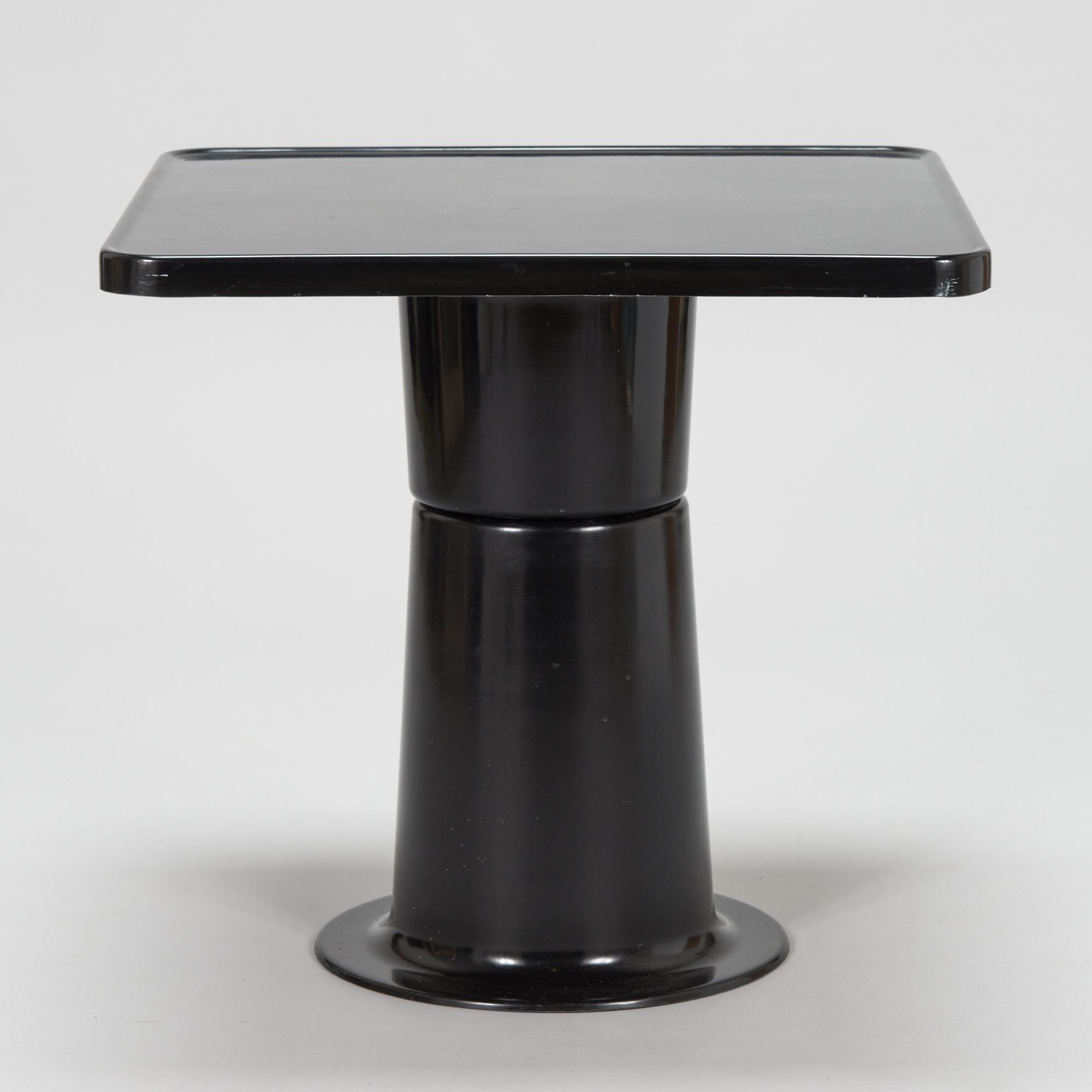 Yrjö Kukkapuro, a  A 1970's  'Carousel' armchair and a "Saturnus" table for Haimi.