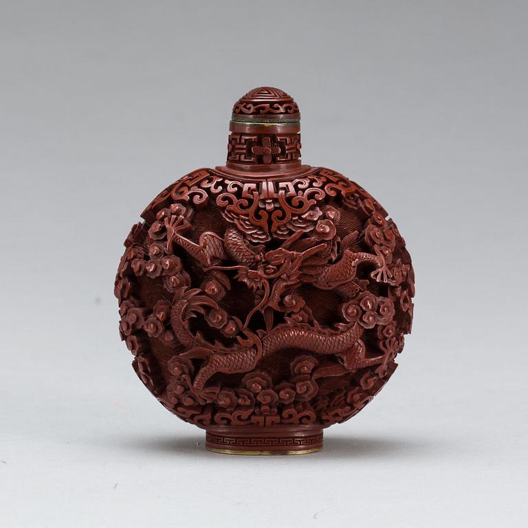 SNUSFLASKA, lackarbete, Kina. 1900-talets början.