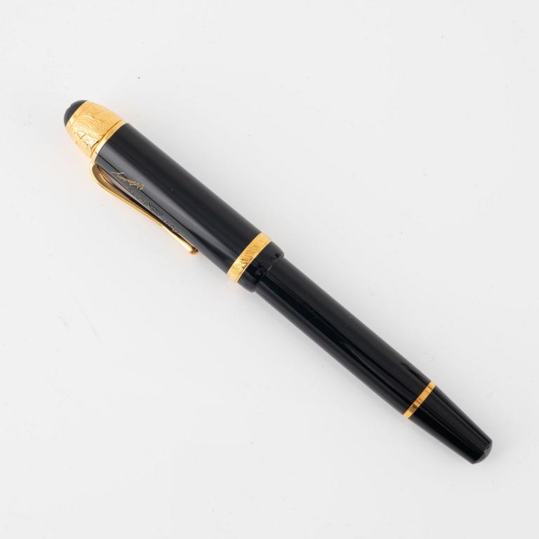 Mont Blanc, Writers Edition Voltaire, Limited Edition Fountain Pen.