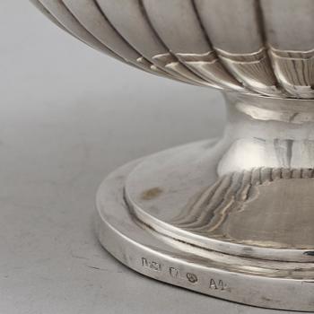 SÅSSKÅL på FAT, Johan Fredrik Massman, Stockholm, 1831. Vikt 530 g.