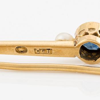 Brooch, brooch pin, CG Hallberg, 18K gold with pearls and sapphire.
