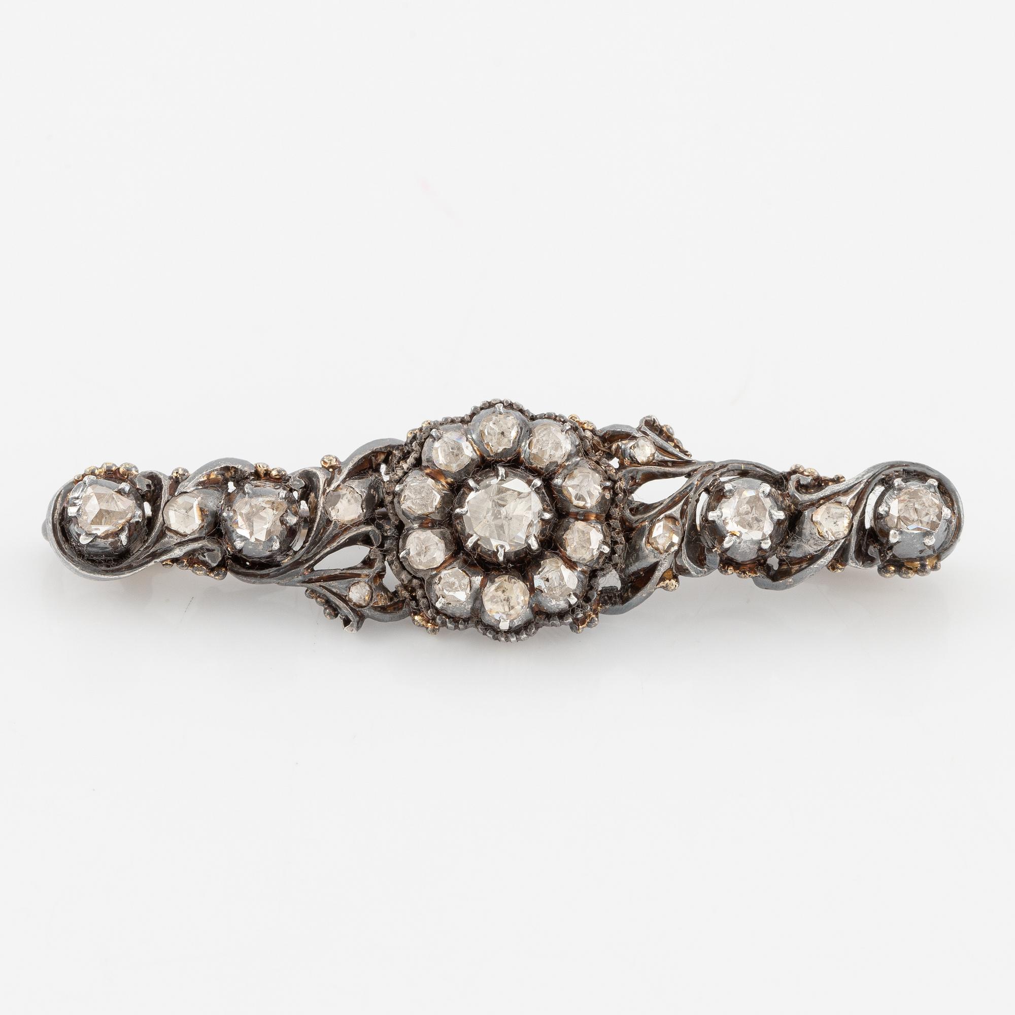 Brooch in silver and 18K gold set with rose-cut diamonds.