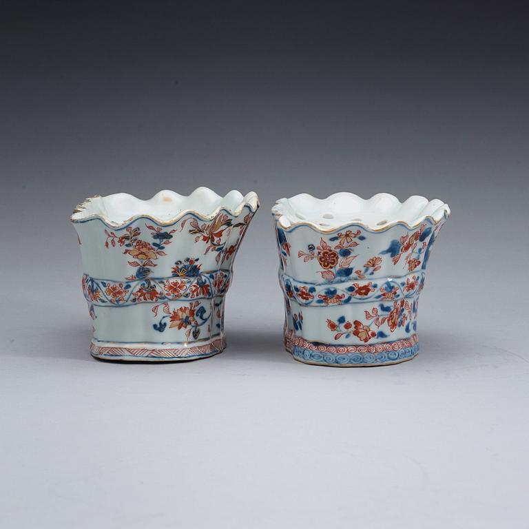 Two imari wall-vases, Qing dynasty, Kangxi (1662-1722).