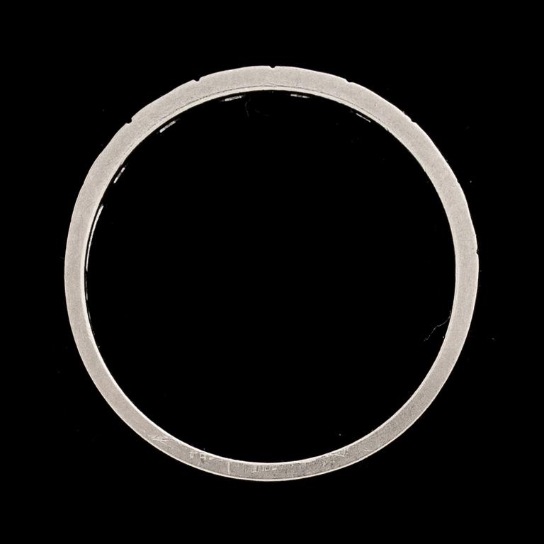 RING, 18K vitguld med åttkantslipade diamanter. Totalt c:a 0,07ct. Vikt ca 2,5g.