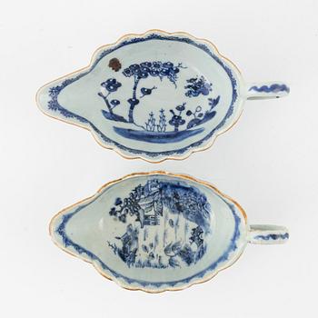 Five blue and white porcelain pieces, China, Qing dynasty, 18th-19th century.