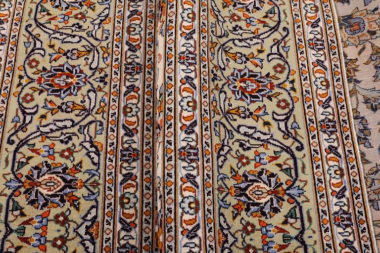 A carpet, Kashan, ca 356 x 248 cm.