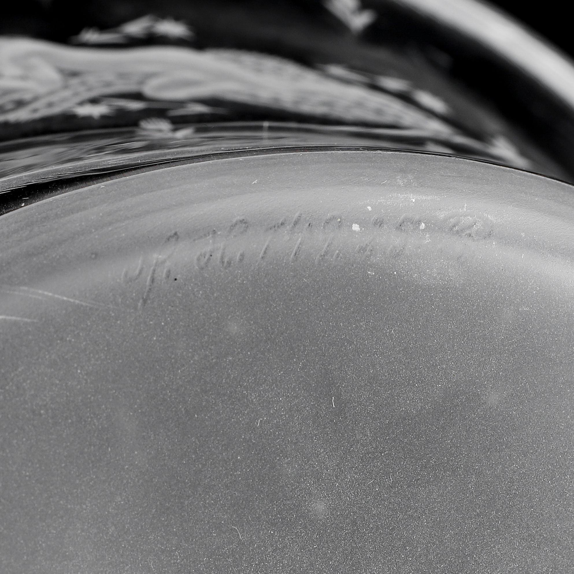 Edward Hald, An engraved Orrefors glass bowl with stand, first half of 20th Century.