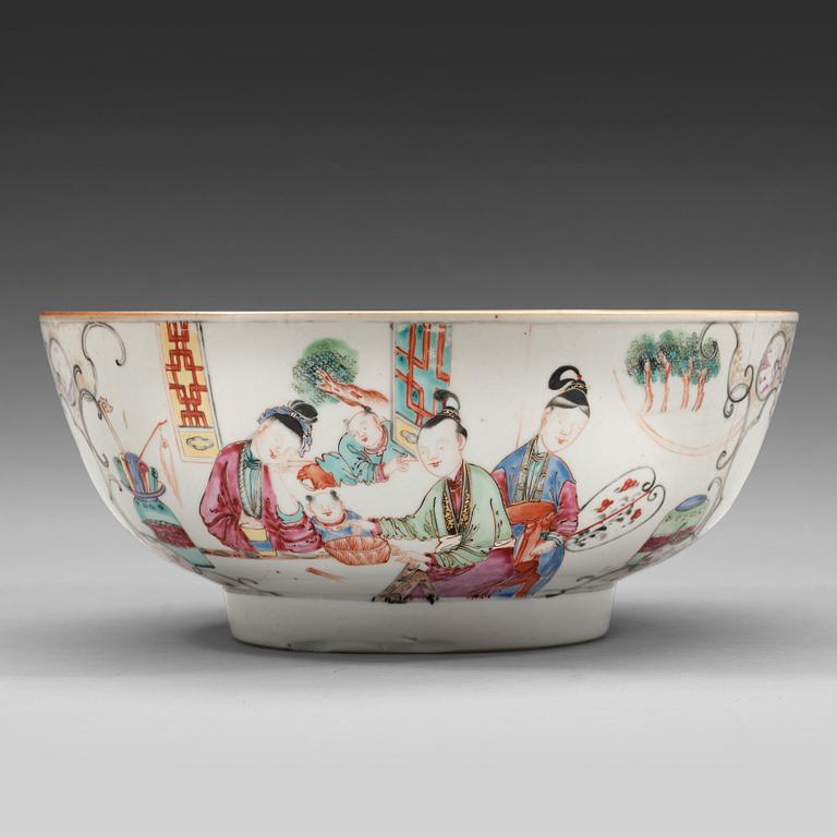 A famille rose punch bowl, Qing dynasty, Qianlong (1736-95).