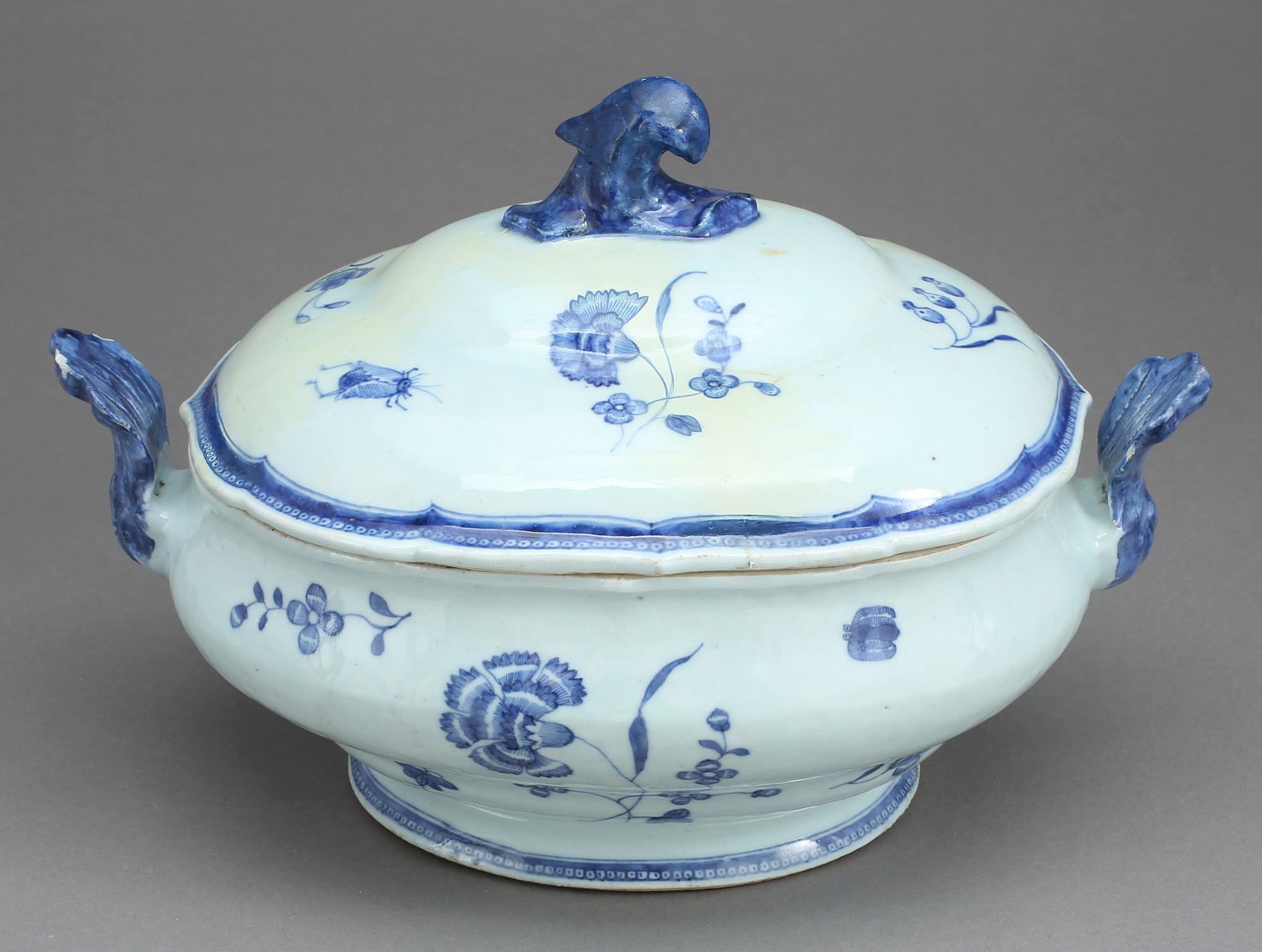 LOCKTERRIN, porslin, Kina, 1700-tal.