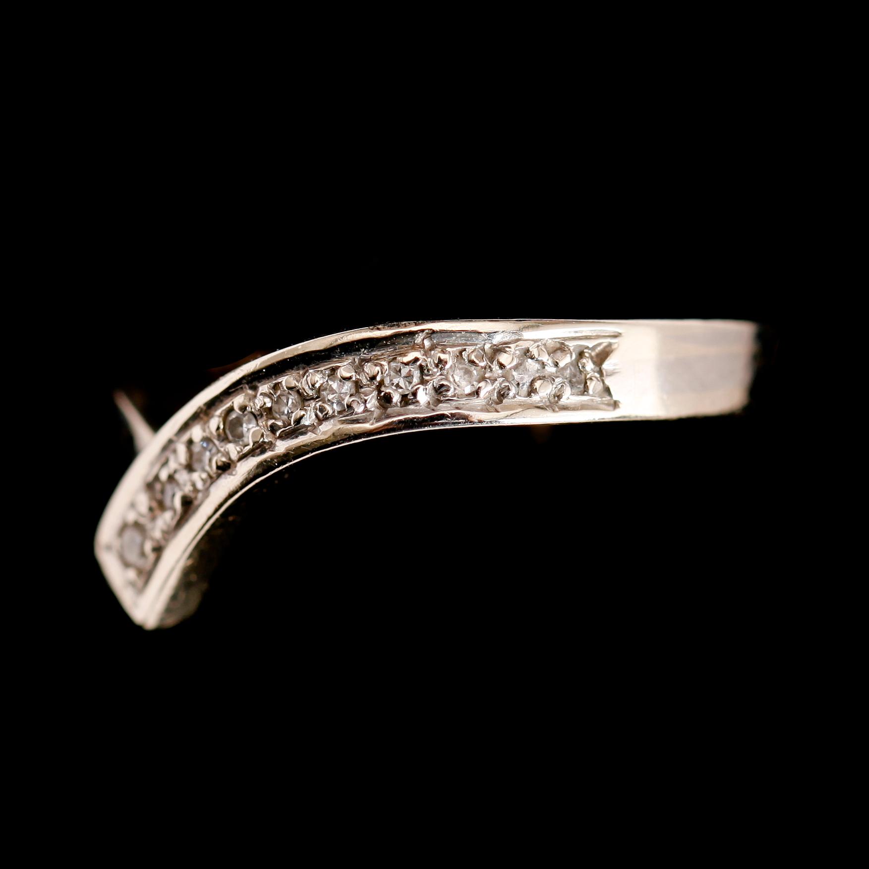 RING, 18 k vitguld med diamanter. Total vikt ca 3 gr.