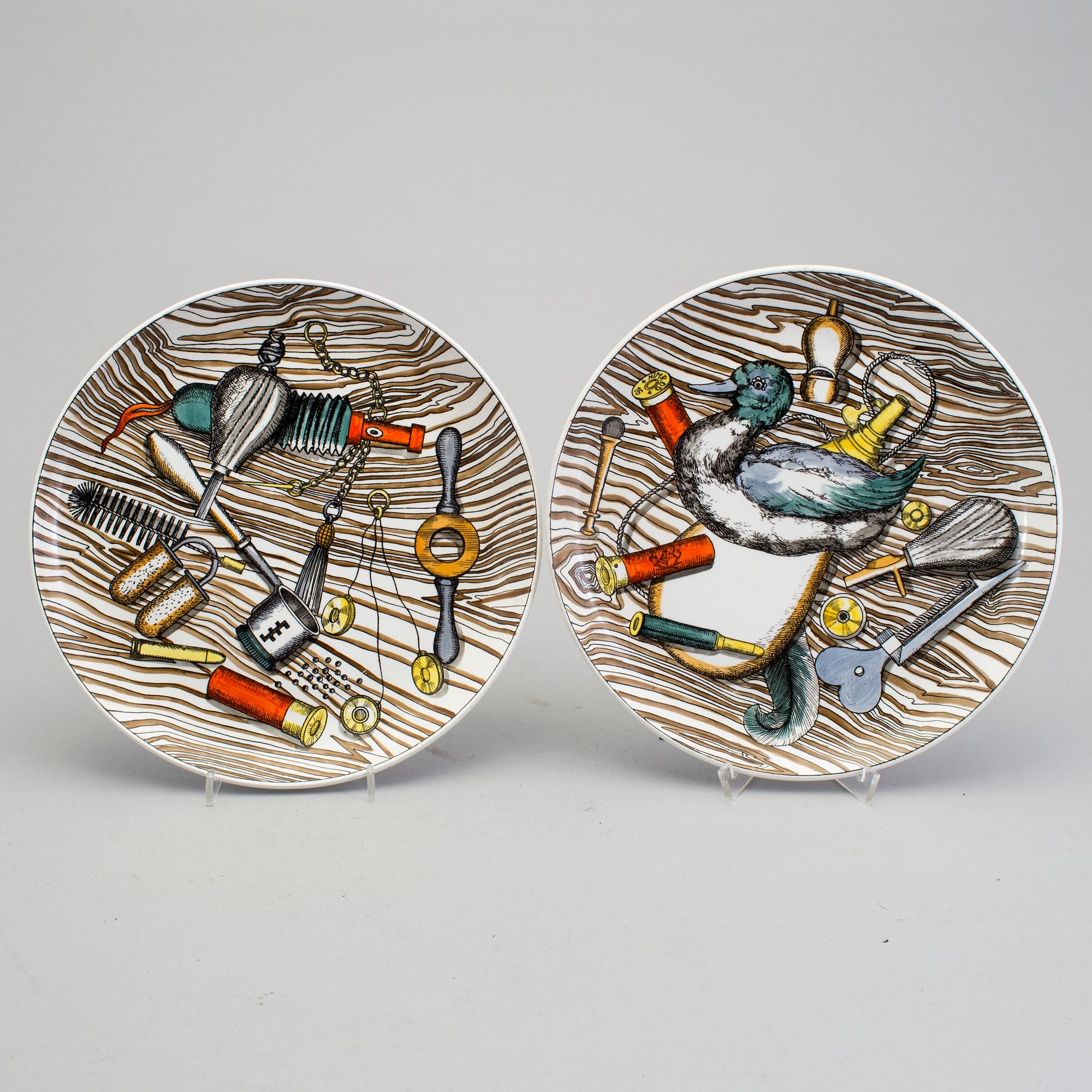 FORNASETTI, tallrikar, 6 st, "Oggetti Caccia", flintgods, Milano, Italien, 1950/60-tal.