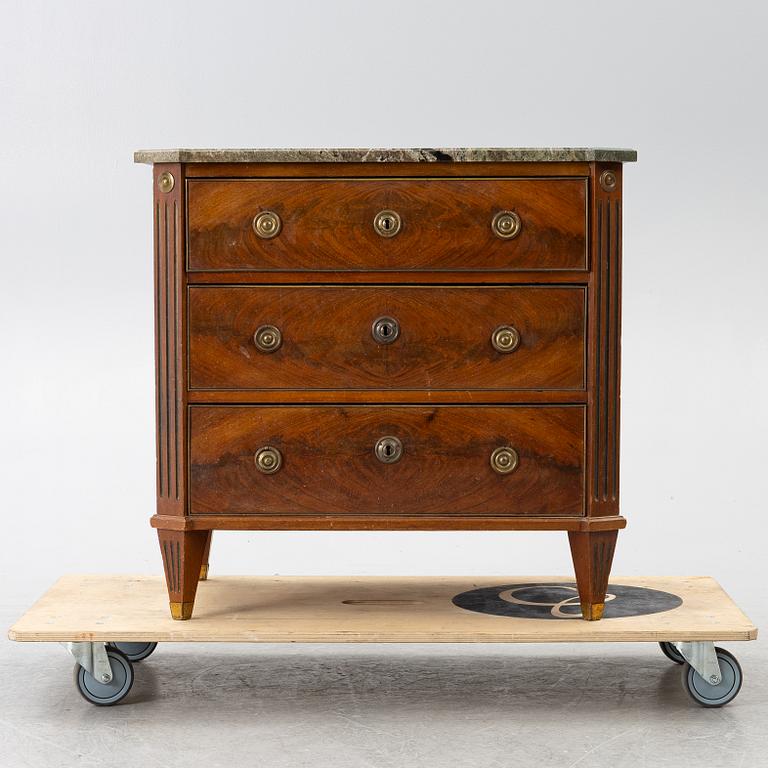 Byrå, sengustaviansk stil, 1800-tal.