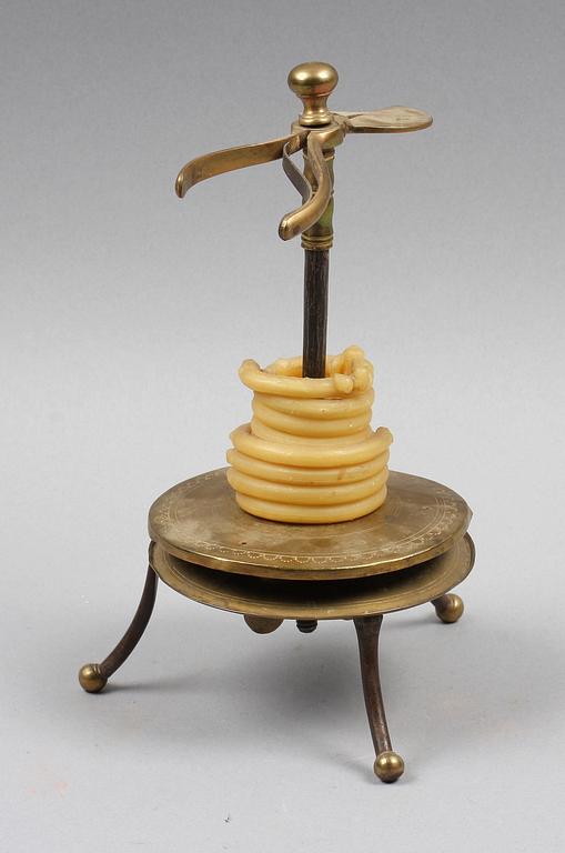 VAXSTAPEL, mässing, 1900-tal.