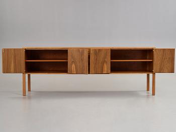 Josef Frank, sideboard, modell 1015, Firma Svenskt Tenn, före 1985.