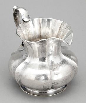 KANNA, silver, Italien 1900-talets mitt. Vikt ca 478 gram.