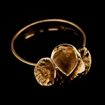 RING, 18k guld, Theresia Hvorslev, Lidköping, 1900-tal. Vikt 5 g.