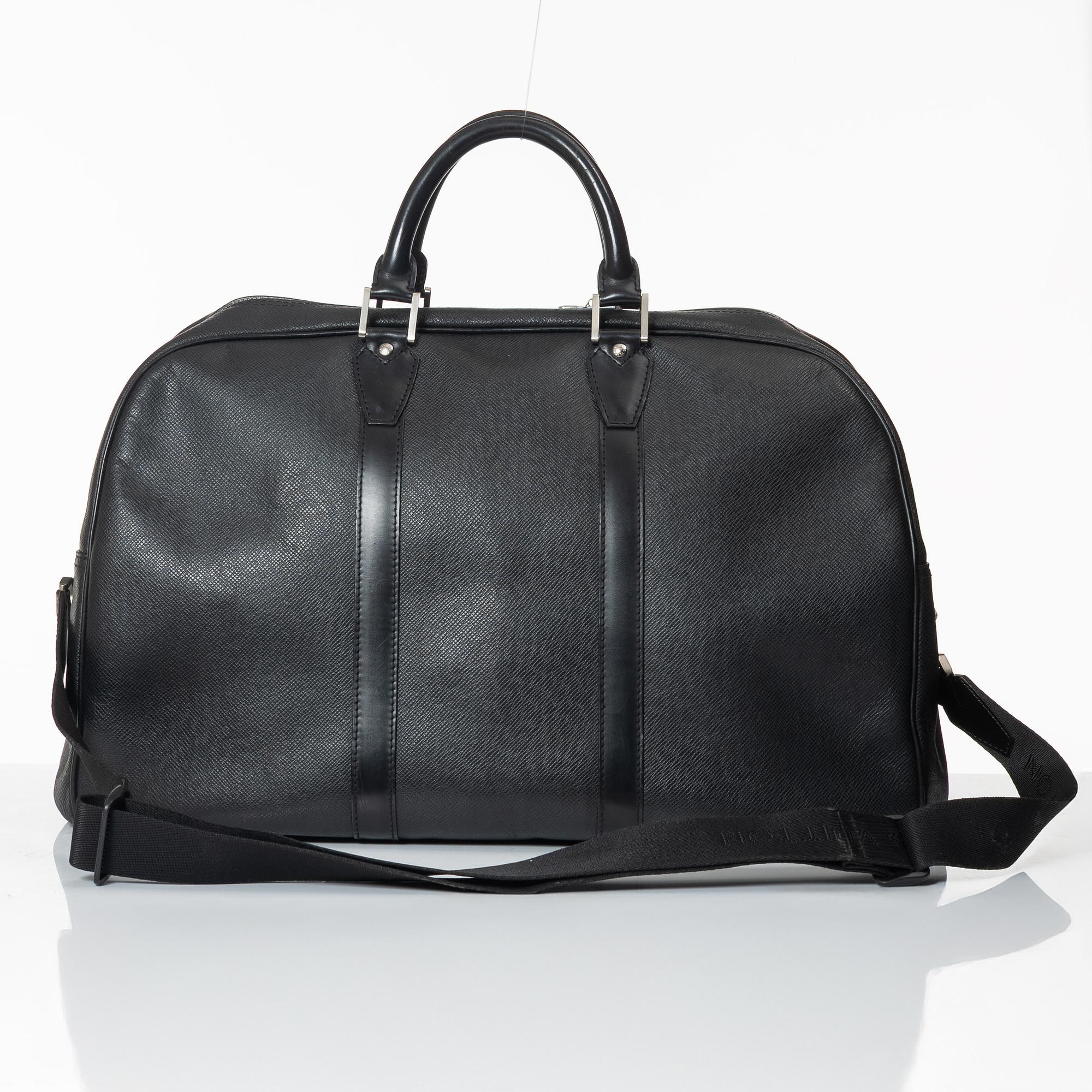 Louis Vuitton, weekendväska, "Taiga Kendall PM".