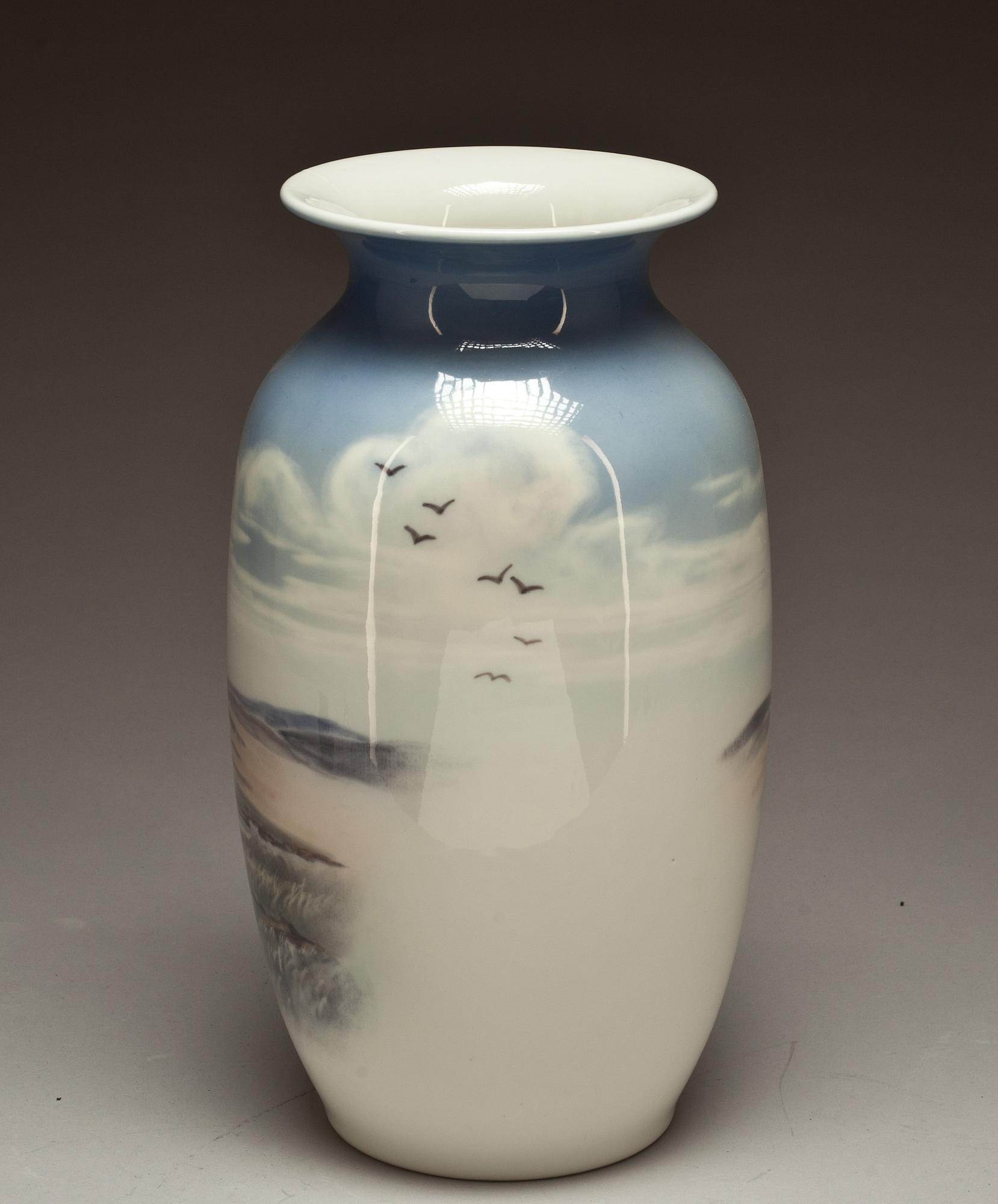 VAS, porslin, Royal Copenhagen, 1965.