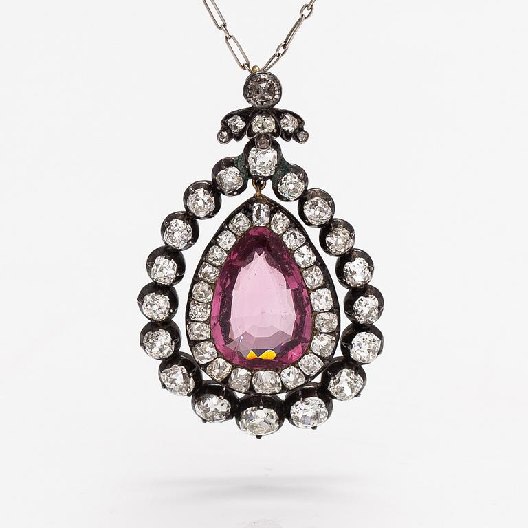 A silver necklace with a synthetic spinel and diamonds ca. 3.00 ct in total. Late 19th century.