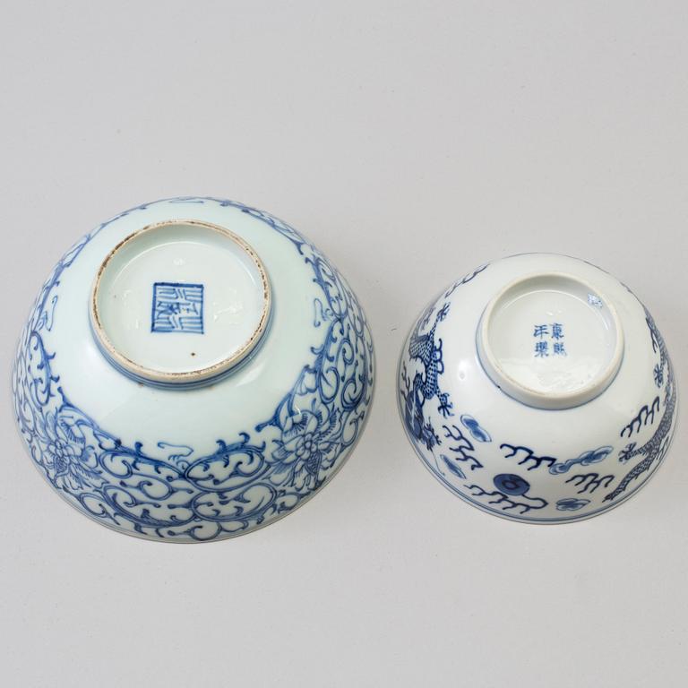 Two blue and white bowls, Qing dynasty, 19th Century.