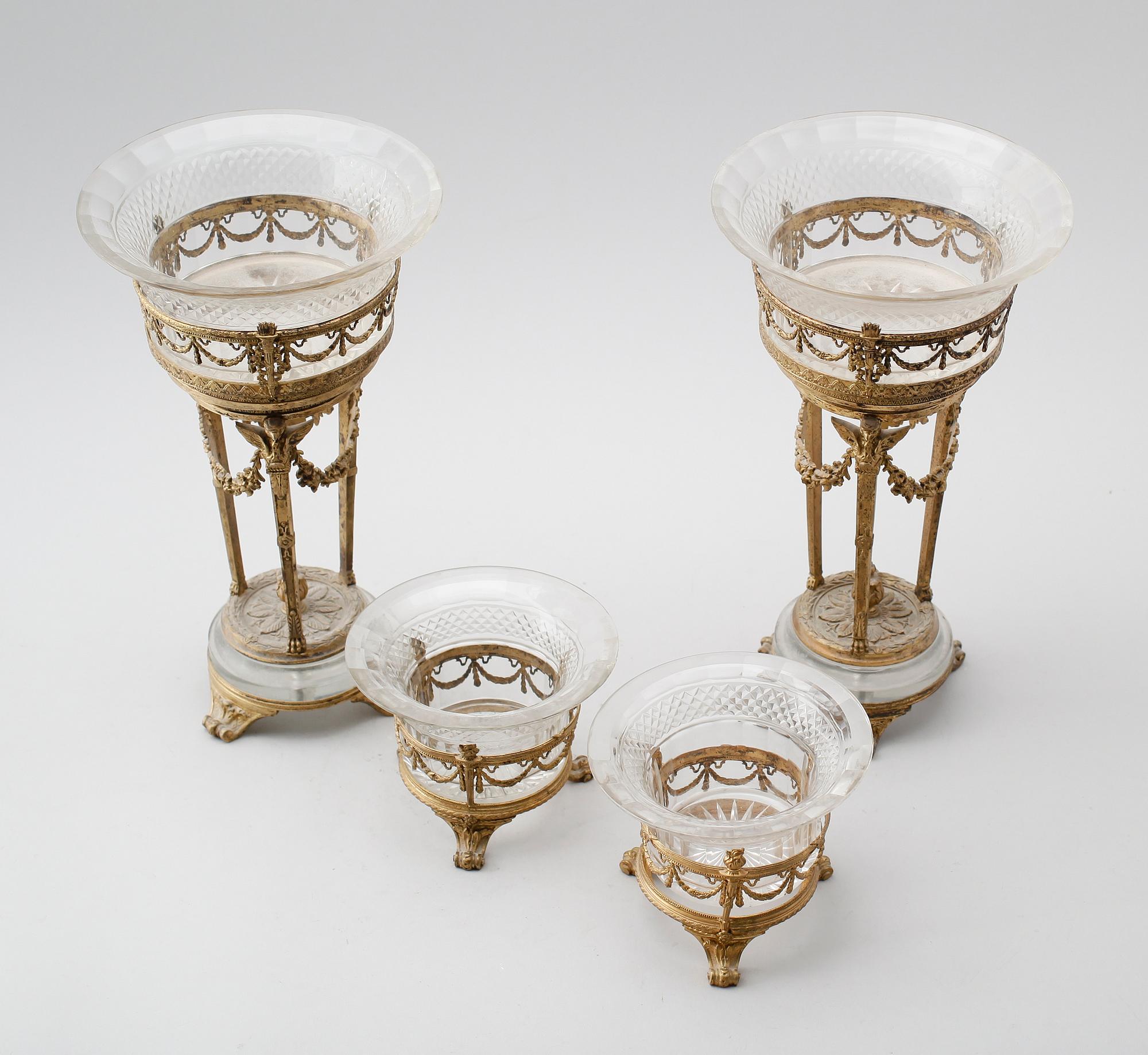 SKÅLAR, 4 st, förgylld metall och glas, Louis Seizestil, omkring år 1900.