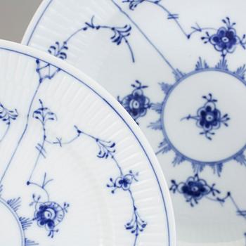 SERVISDELAR, 41 delar, porslin, "Musselmalet", Royal Copenhagen.