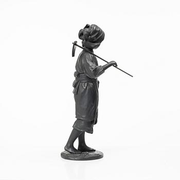 A large Japanese bronze okimono, early 1900s.