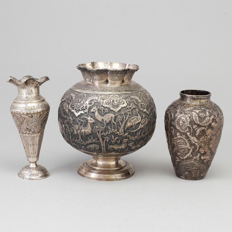 Vaser, 3 st, silver, möjligen persiska, 1900-tal.