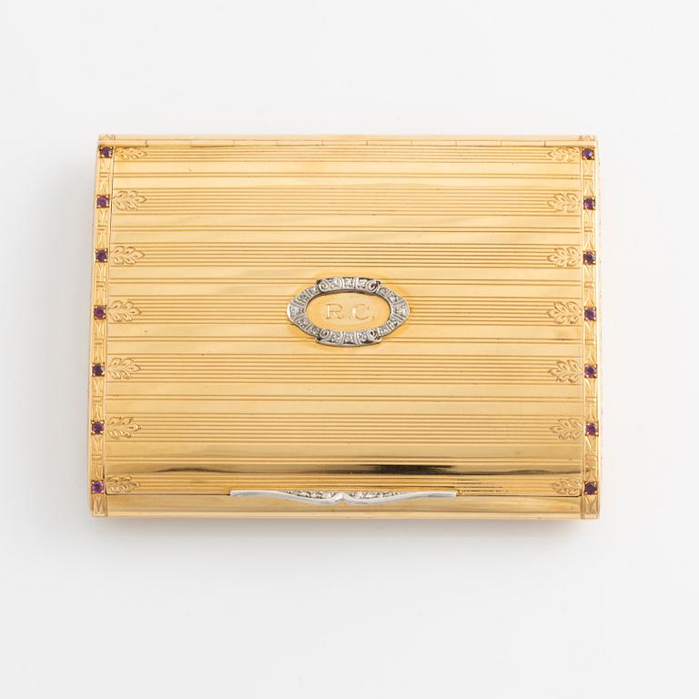 18K gold cigarette case.