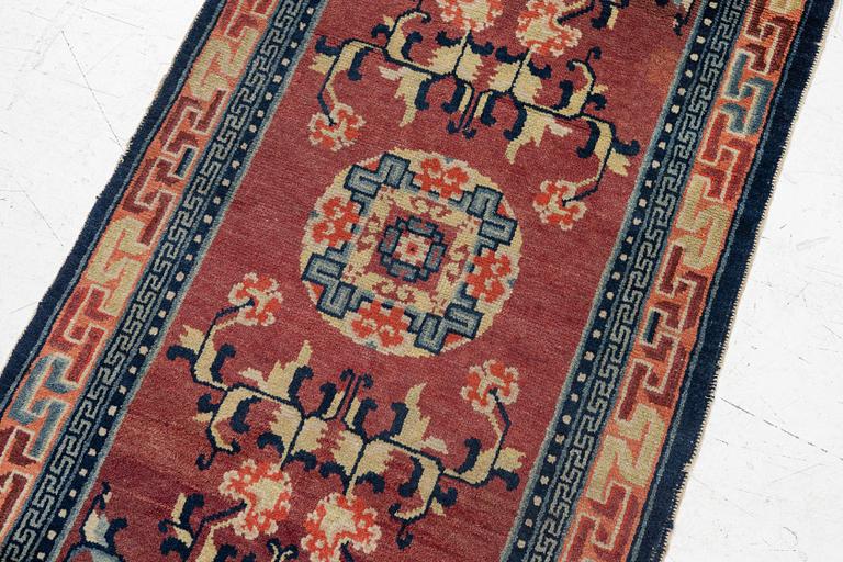A Chinese rug, semi-antique/antique, 129 x 67 cm.