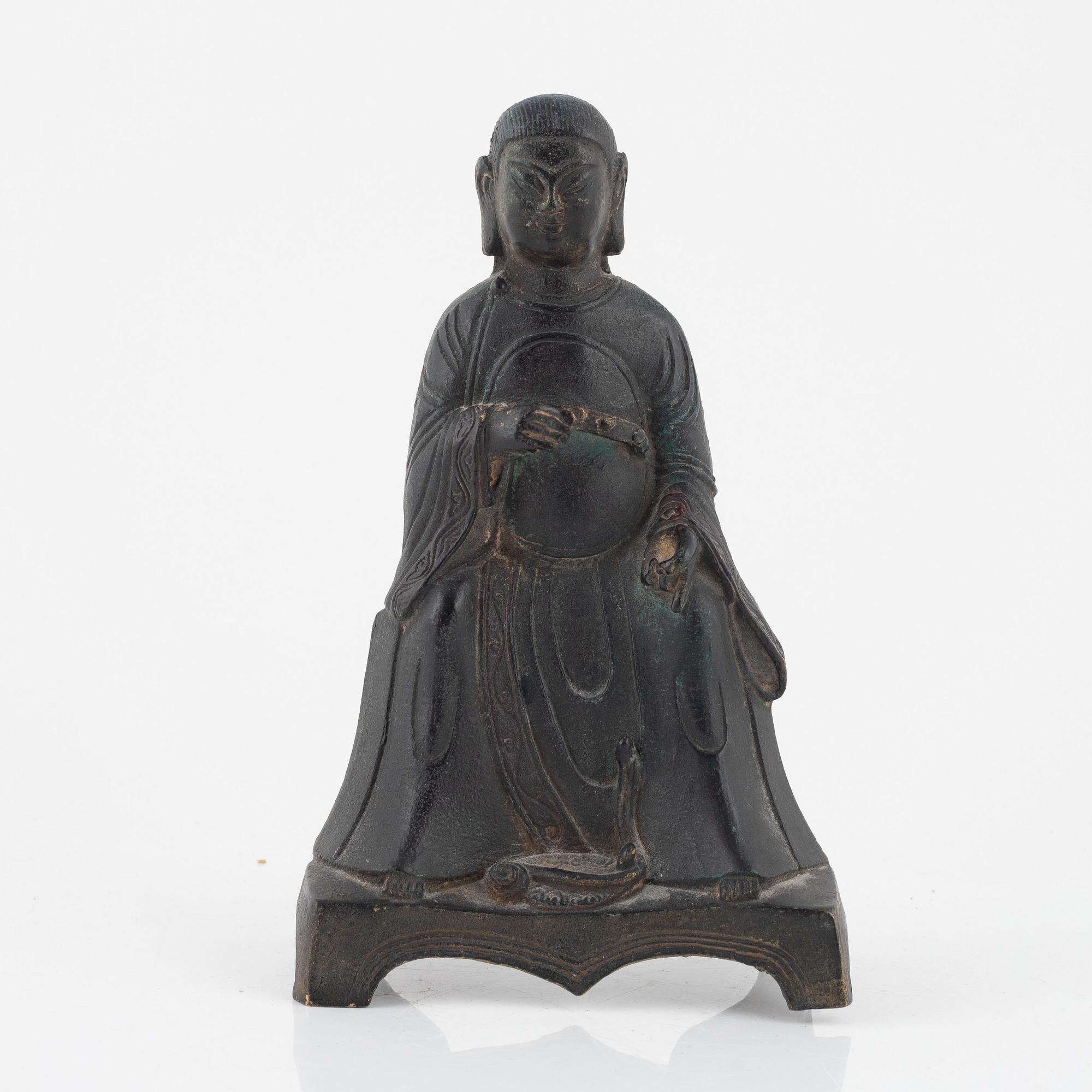 A bronze sculpture of a seated deity, Ming style, probably 20th Century.