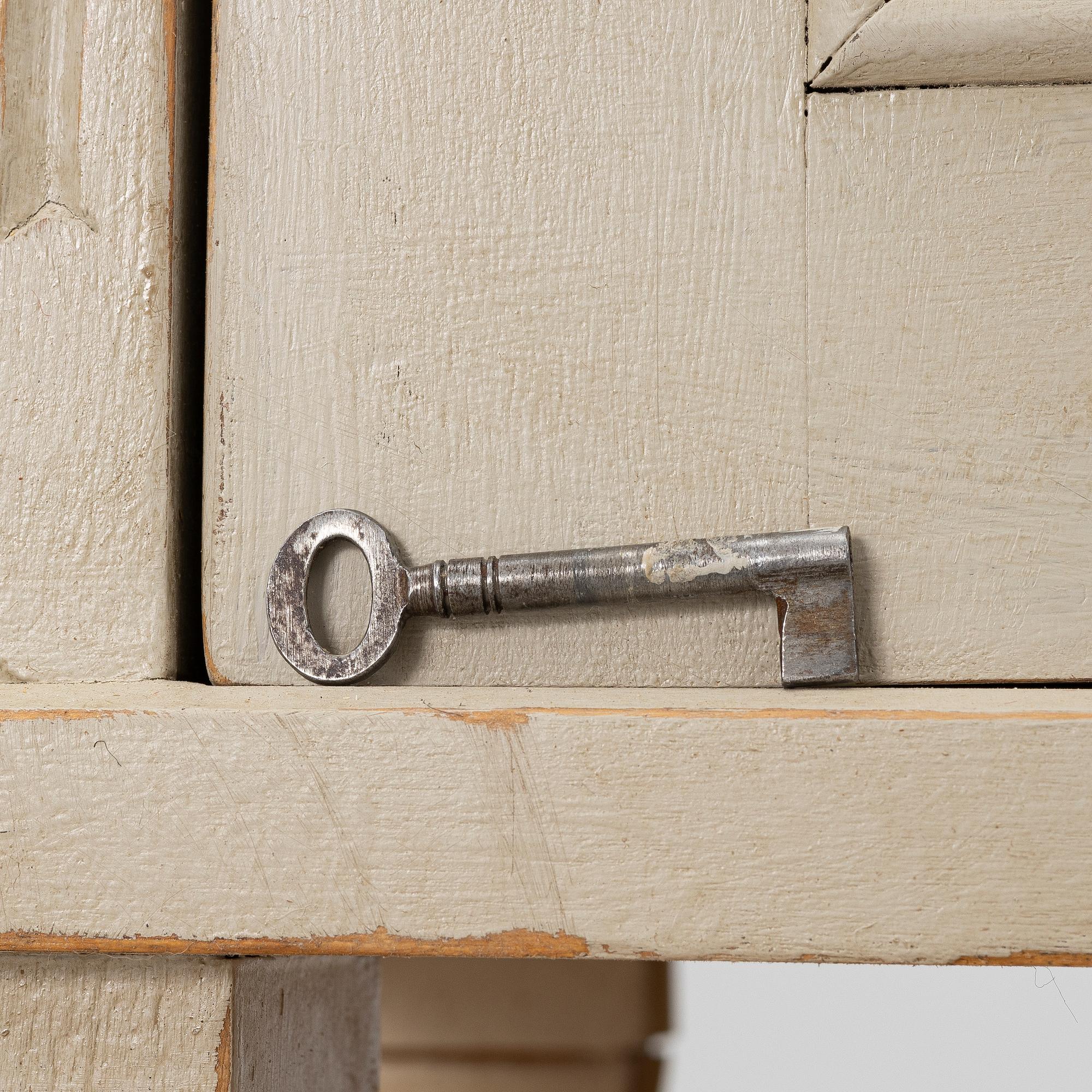 Display cabinet, early 20th century.
