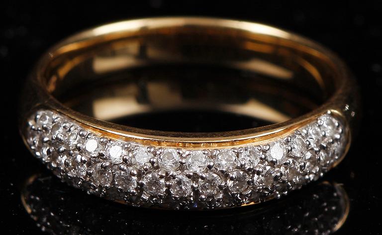 RING, 18k guld med briljantslipade diamanter, tot. ca 0.40 ct.