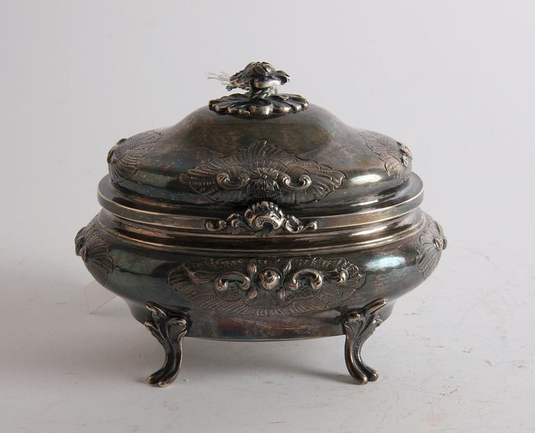 SOCKERSKRIN, silver, rokokostil, svenska importstämplar.