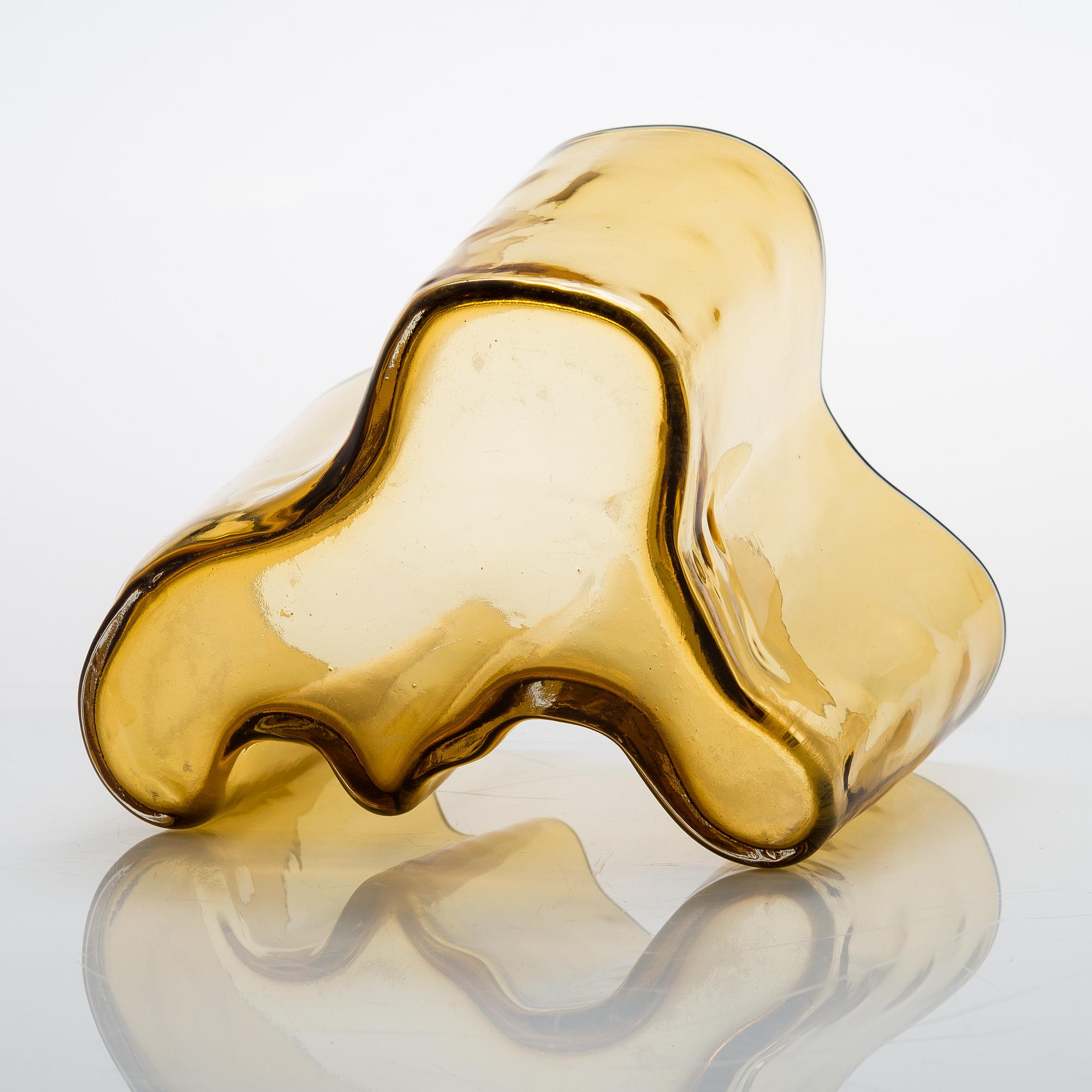 Alvar Aalto, A '9750' vase Karhula Glassworks 1937-1949. Finland.