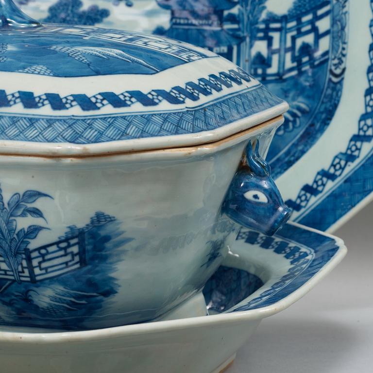 A blue and white export porcelain part dinner service, Qing dynasty, Jiaqing (1796-1820). (47 pieces).