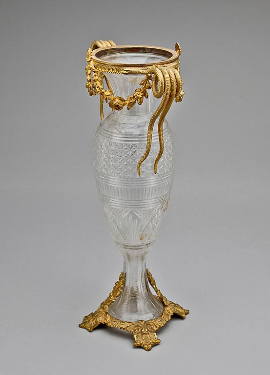 VAS, glas med bronsmontering, Louis XVI-stil.