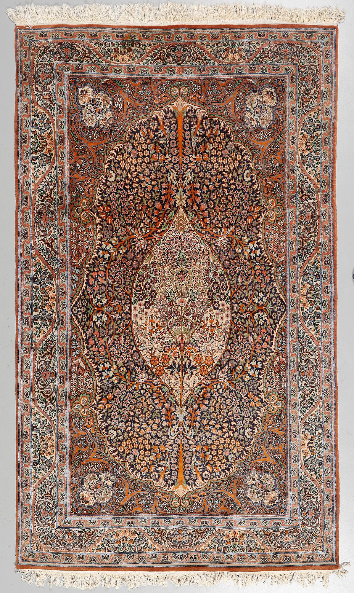 MATTA, troligen Ghom, 1900-talets andra hälft, 226 x 138 cm.