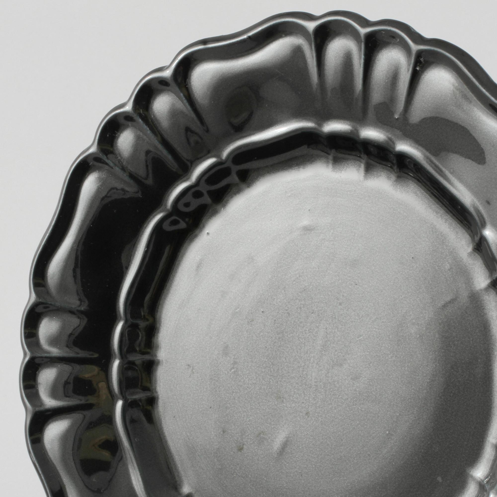SERVISDELAR, 24 delar. Flintgods, "svart glasyr" Gefle. Design Arthur Percy.